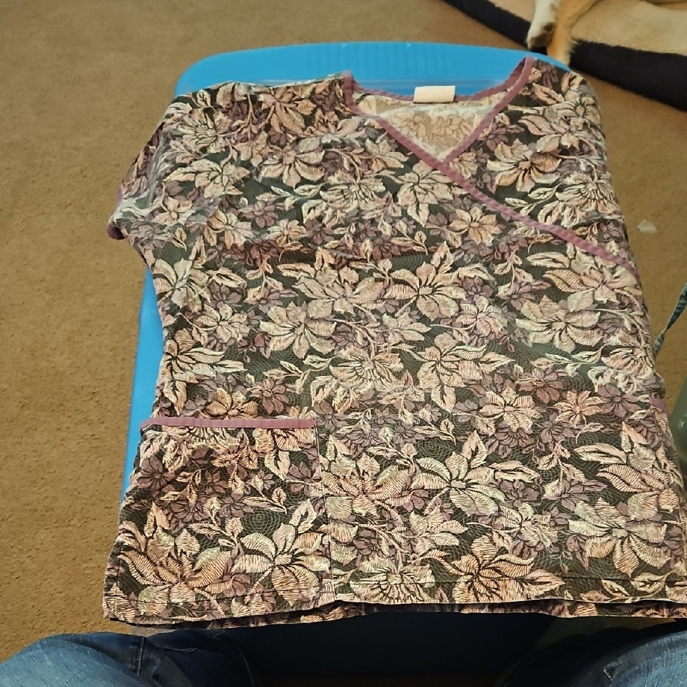 UA Scrubs Multicolor Floral V-Neck Blouse